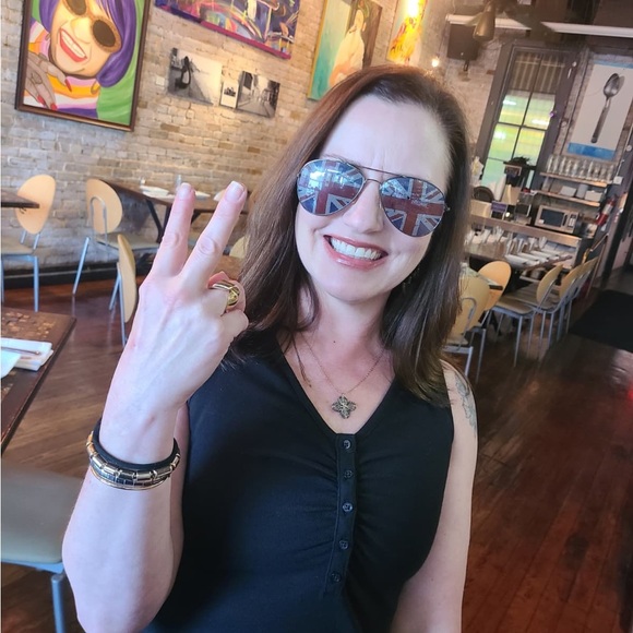 Meet your Posher, Carrie - Picture 1 of 1